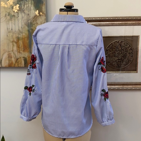 Blue pinstripes with rose embroidered sleeves - Picture 3 of 7